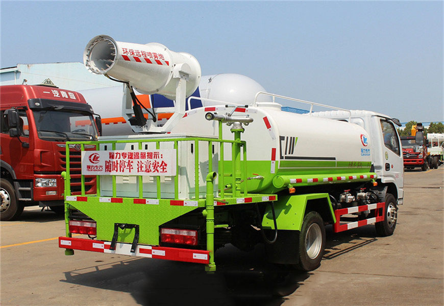 國(guó)六東風(fēng)多利卡5噸綠化噴灑車圖片